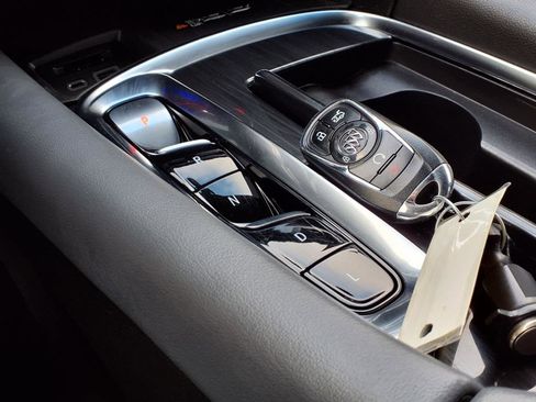 Used 2024 Buick Enclave Premium image 13