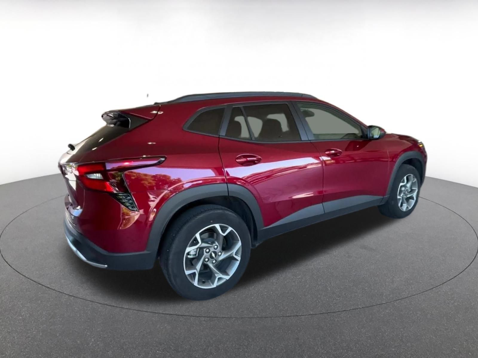Used 2025 Chevrolet Trax LT w/ LT Convenience Package FWD image 14