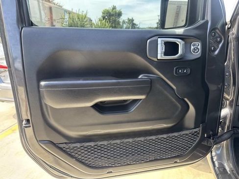 Used 2022 Jeep Gladiator Sport AWD/4WD image 18