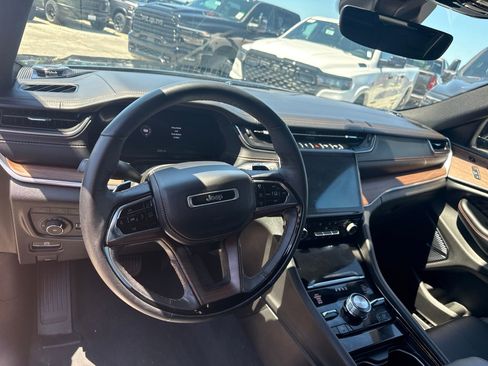 Used 2022 Jeep Grand Cherokee Summit AWD/4WD image 7