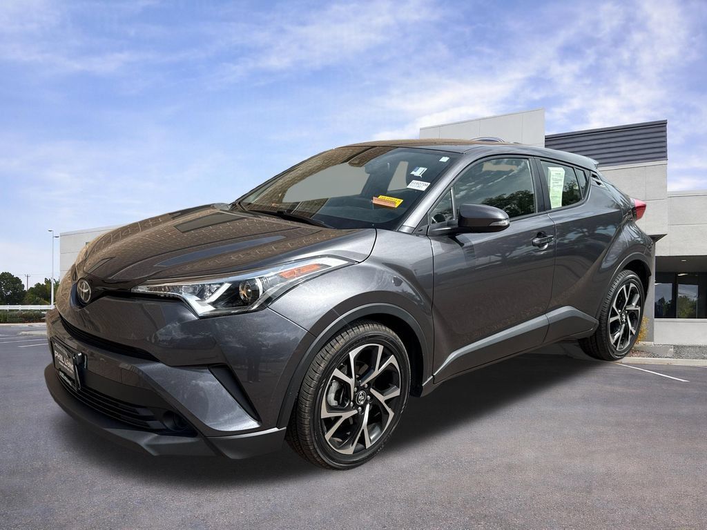 Used 2019 Toyota C-HR XLE FWD image 4