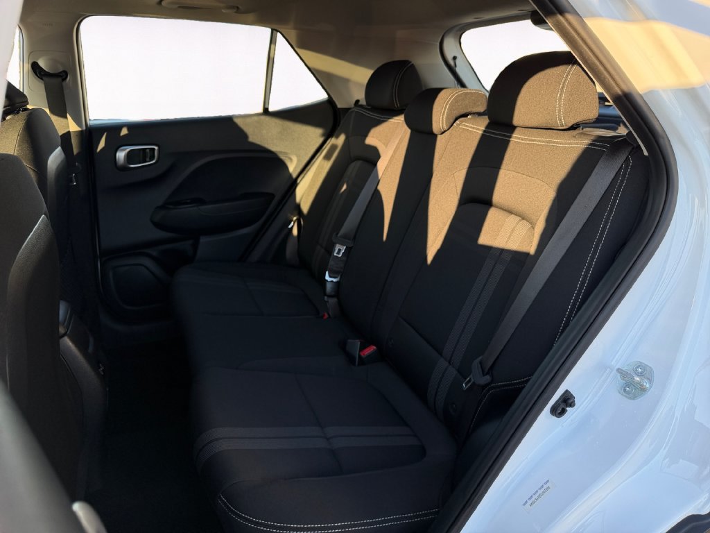 Used 2025 Hyundai Venue SEL FWD image 13