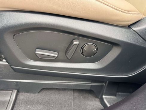 Used 2022 Ford Explorer XLT w/ Equipment Group 202A image 21