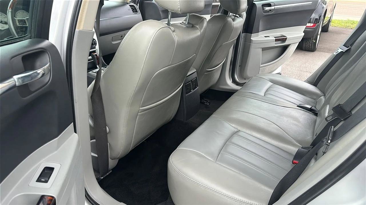 Used 2007 Chrysler 300 C RWD image 25