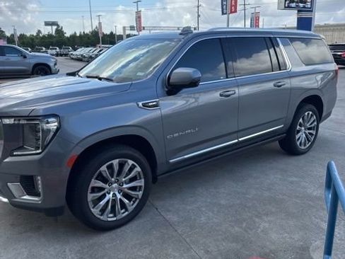 Used 2022 GMC Yukon XL Denali image 1