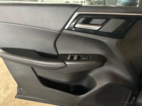 Used 2024 Mitsubishi Outlander FWD image 17