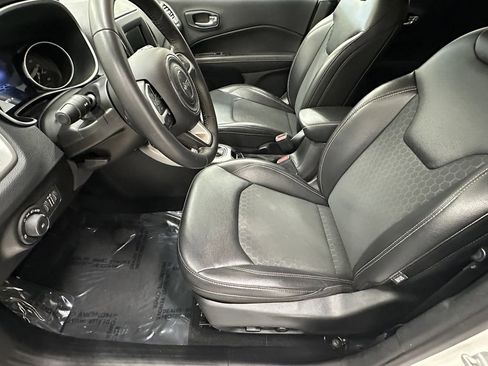 Used 2019 Jeep Compass Latitude w/ Popular Equipment Group image 9