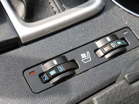 Used 2019 Toyota Highlander Limited FWD image 15