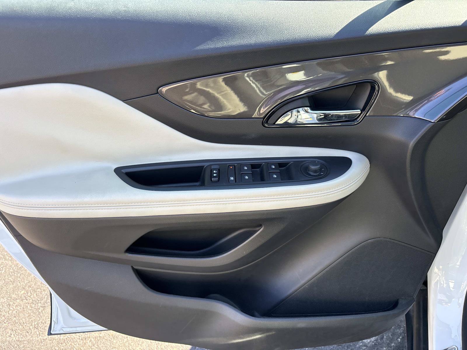 Used 2019 Buick Encore Sport Touring FWD image 12