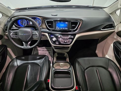 Used 2020 Chrysler Voyager Lxi image 31