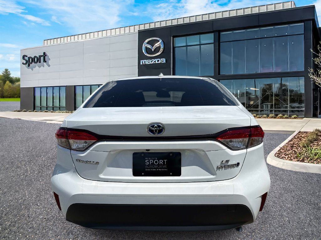 Used 2023 Toyota Corolla LE FWD image 5