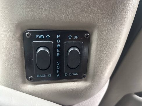 Used 2004 Chevrolet Express 1500 RWD image 23