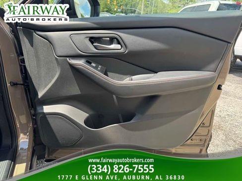 Used 2025 Nissan Rogue SV w/ Rock Creek Premium Package AWD/4WD image 28