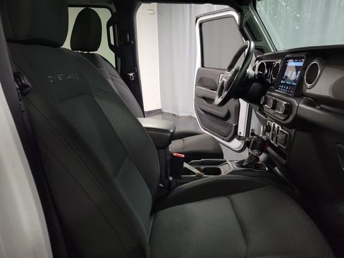 Used 2020 Jeep Gladiator Overland AWD/4WD image 32