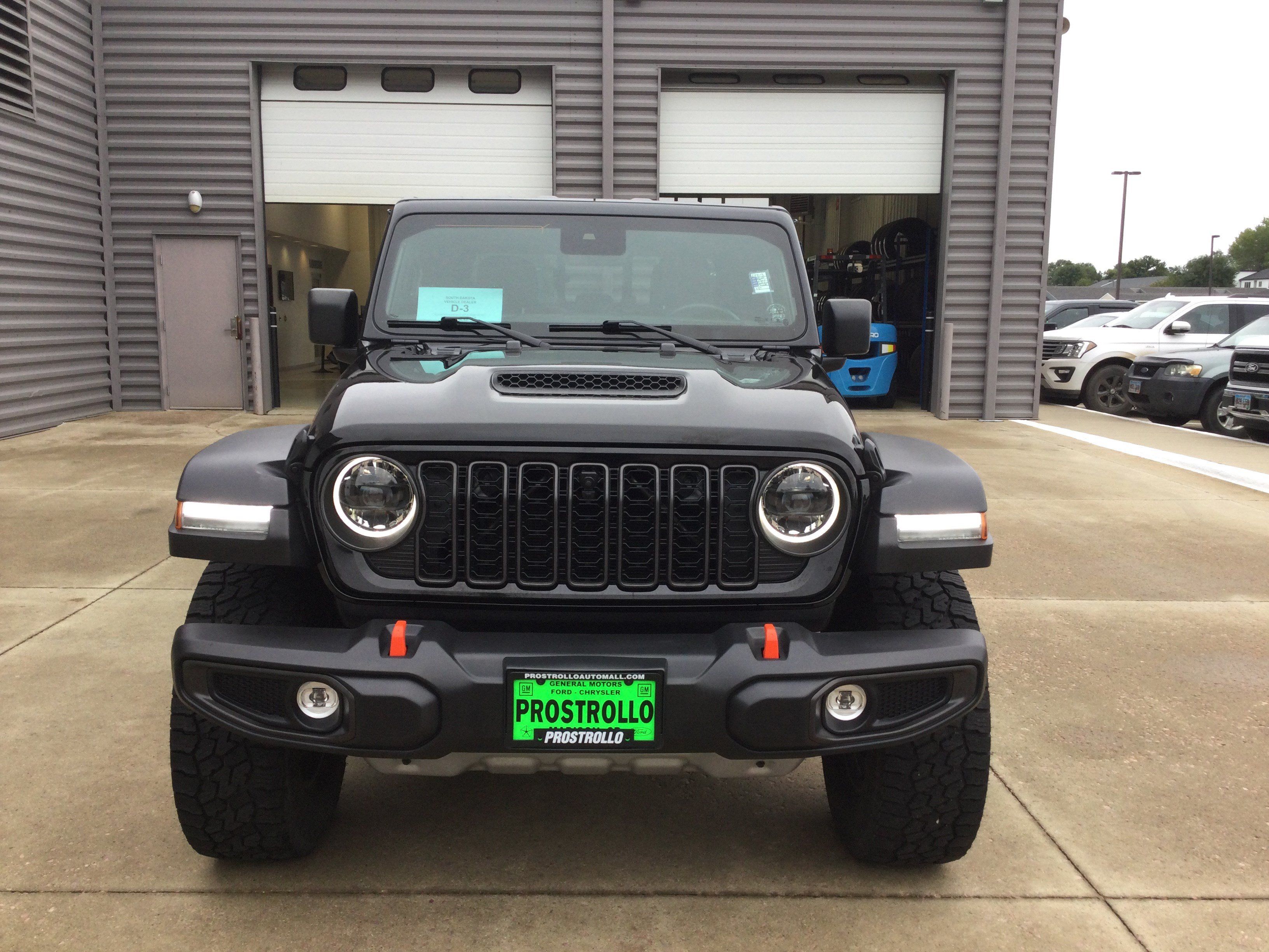 Used 2024 Jeep Gladiator Mojave w/ Technology Group AWD/4WD image 4