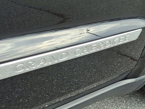 Used 2012 Jeep Grand Cherokee Limited image 29