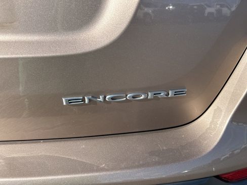 Used 2018 Buick Encore Essence image 11