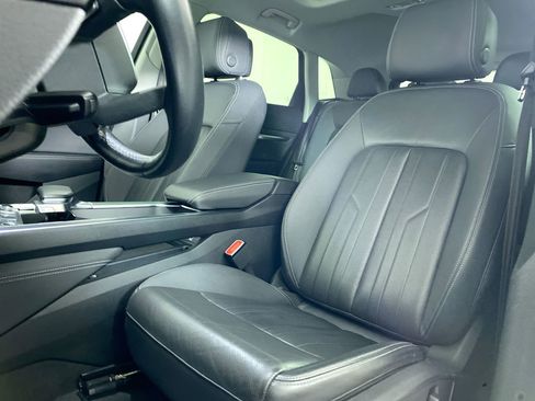 Certified 2022 Audi e-tron Premium Plus w/ Premium Plus Package image 19