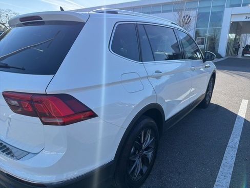 Used 2022 Volkswagen Tiguan SE image 10