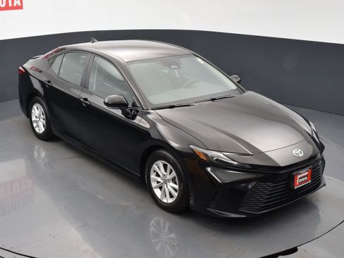 Used 2025 Toyota Camry LE FWD image 22