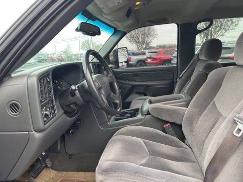 Used 2005 GMC Sierra 1500 SLE w/ Off-Road Package image 8