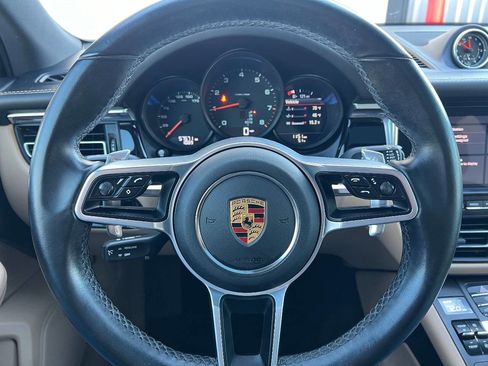 Used 2021 Porsche Macan image 25