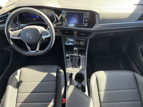 Used 2024 Volkswagen Jetta SE image 24