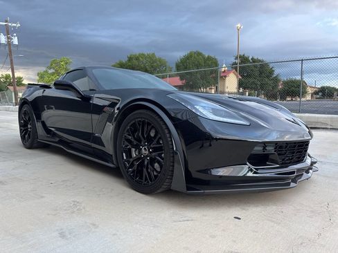 Used 2015 Chevrolet Corvette Z06 w/ 3LZ Preferred Equipment Group RWD image 8