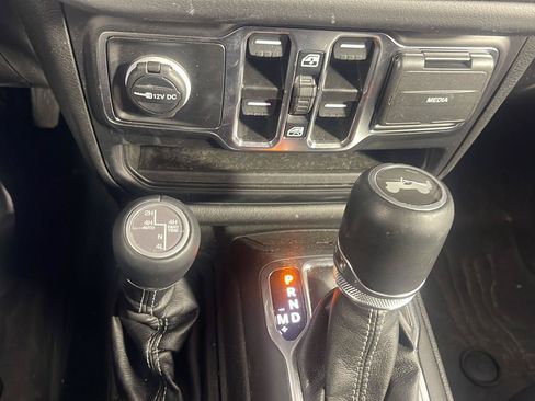 Used 2024 Jeep Wrangler High Altitude AWD/4WD image 28
