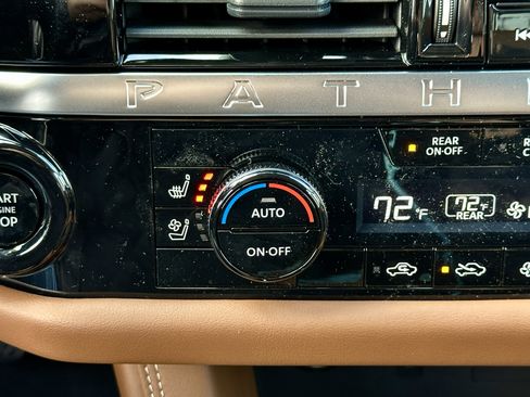 New 2026 Nissan Pathfinder Platinum image 18