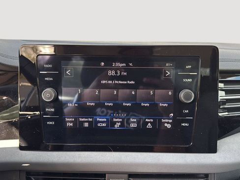 Used 2025 Volkswagen Jetta SE w/ Sunroof Package image 16