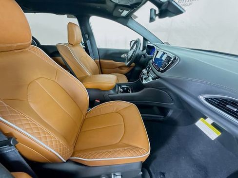 New 2026 Chrysler Pacifica Pinnacle w/ Trailer Tow Group image 28