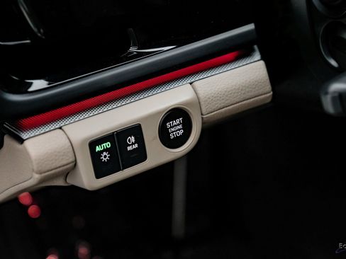 Used 2025 Porsche Panamera w/ Premium Package image 67