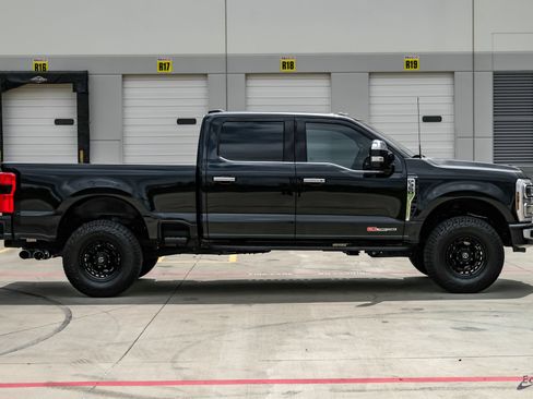 Used 2024 Ford F350 Platinum w/ Tremor Off-Road Package AWD/4WD image 20