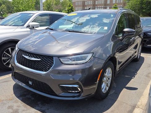 Used 2022 Chrysler Pacifica Touring-L FWD image 5