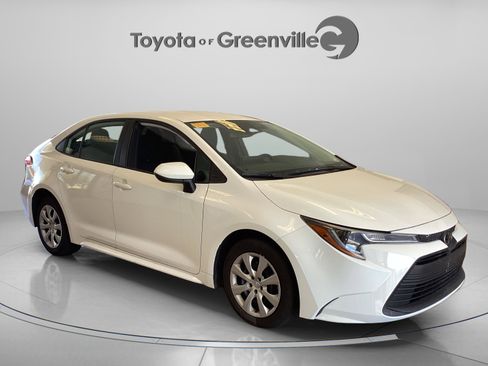 Used 2024 Toyota Corolla LE FWD image 8
