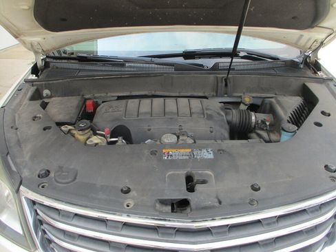 Used 2015 Chevrolet Traverse LT w/ Style and Technology Package FWD image 4