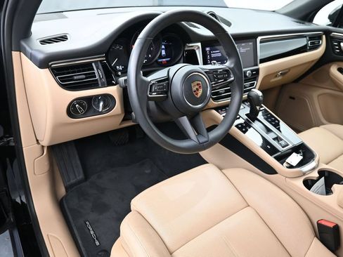 Certified 2026 Porsche Macan AWD/4WD image 4