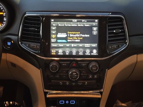 Used 2022 Jeep Grand Cherokee Laredo E image 14