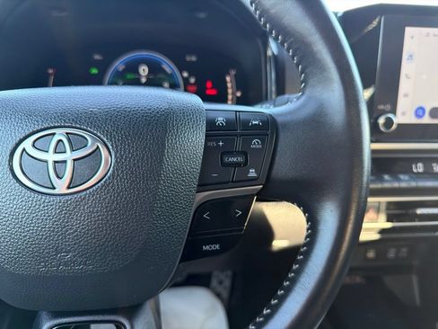 Used 2025 Toyota Camry SE FWD image 25