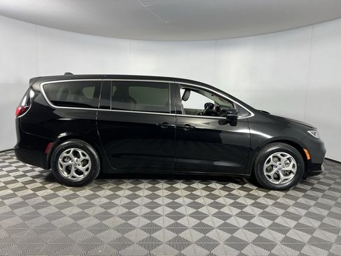 Certified 2024 Chrysler Pacifica Limited image 5