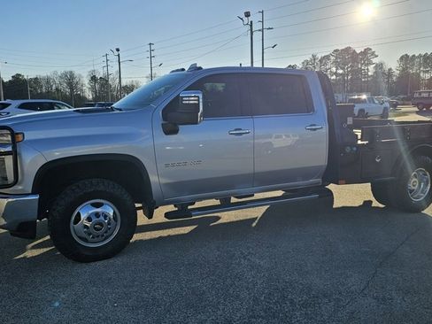 Used 2020 Chevrolet Silverado 3500 LTZ w/ LTZ Convenience Package image 3