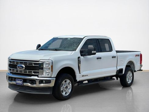 Used 2025 Ford F250 XLT w/ FX4 Off-Road Package AWD/4WD image 3