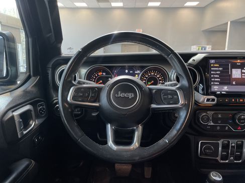 Used 2019 Jeep Wrangler Unlimited Sahara AWD/4WD image 18
