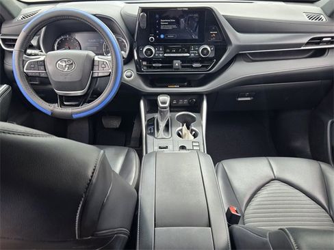 Used 2024 Toyota Highlander XSE image 12