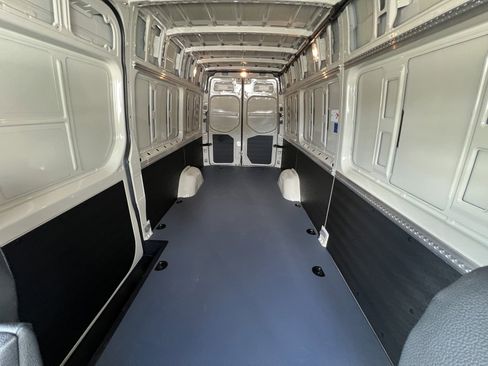 Used 2024 Mercedes-Benz Sprinter 2500 image 26