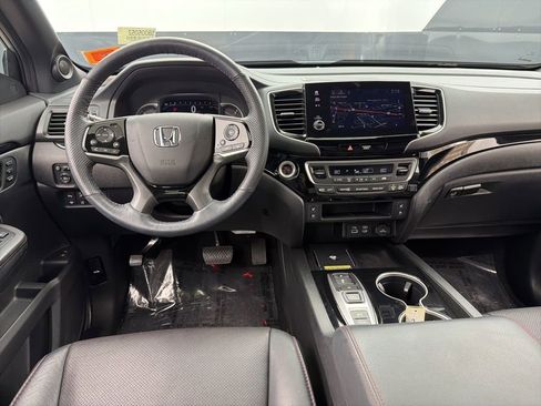 Used 2025 Honda Passport Black Edition image 7