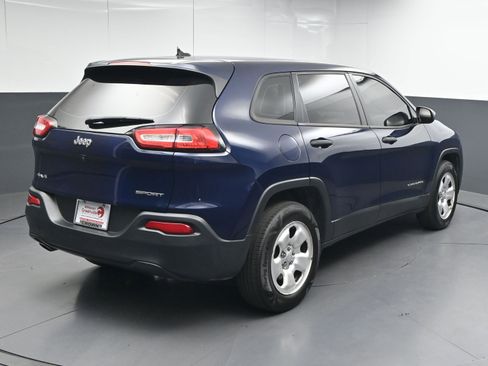 Used 2016 Jeep Cherokee Sport image 8