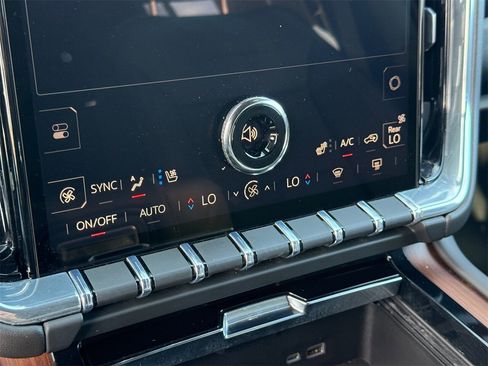 Used 2025 GMC Yukon XL Denali image 19