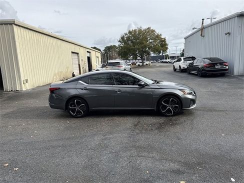 Used 2024 Nissan Altima 2.5 SR w/ SR Premium Package image 4
